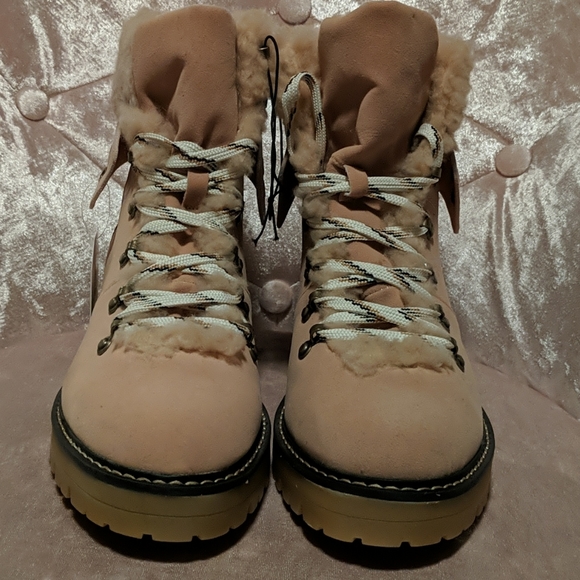 Time and True women's Hiker Boots - Picture 2 of 4